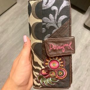 Desigual wallet